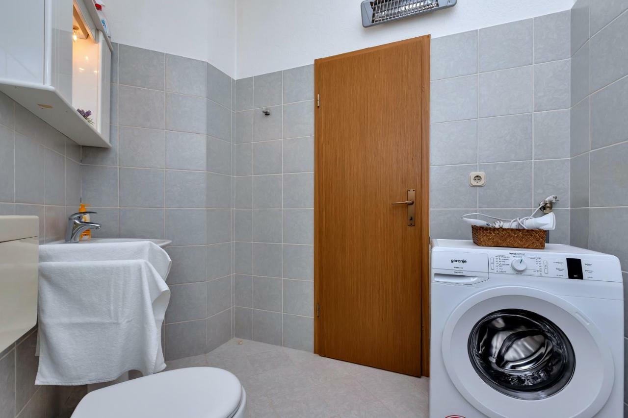 Apartment Kate-Few Minutes From Beach Makarska Exterior photo
