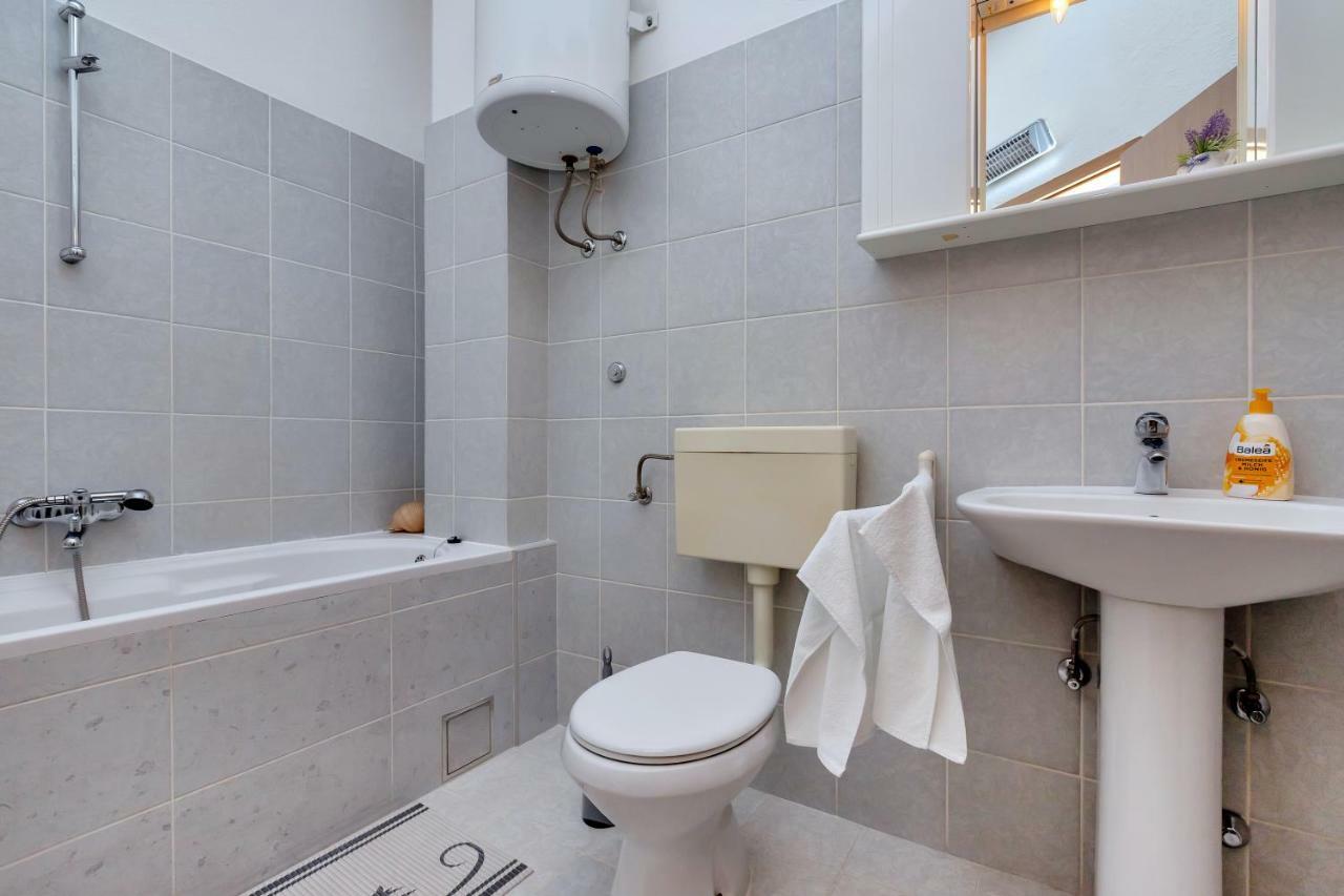 Apartment Kate-Few Minutes From Beach Makarska Exterior photo