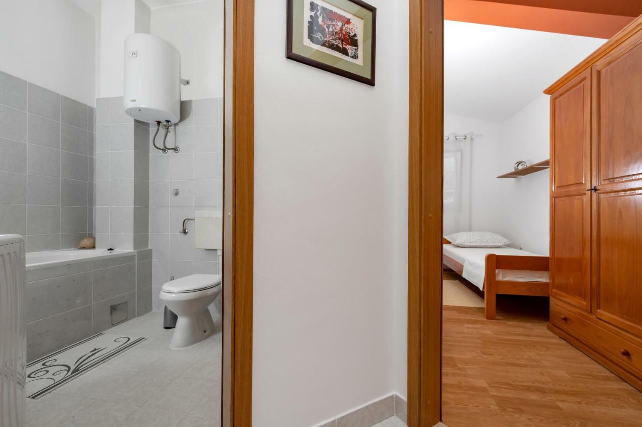 Apartment Kate-Few Minutes From Beach Makarska Exterior photo